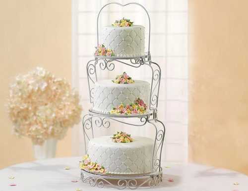 Három szintű állvány esküvői tortákhoz - Wilton